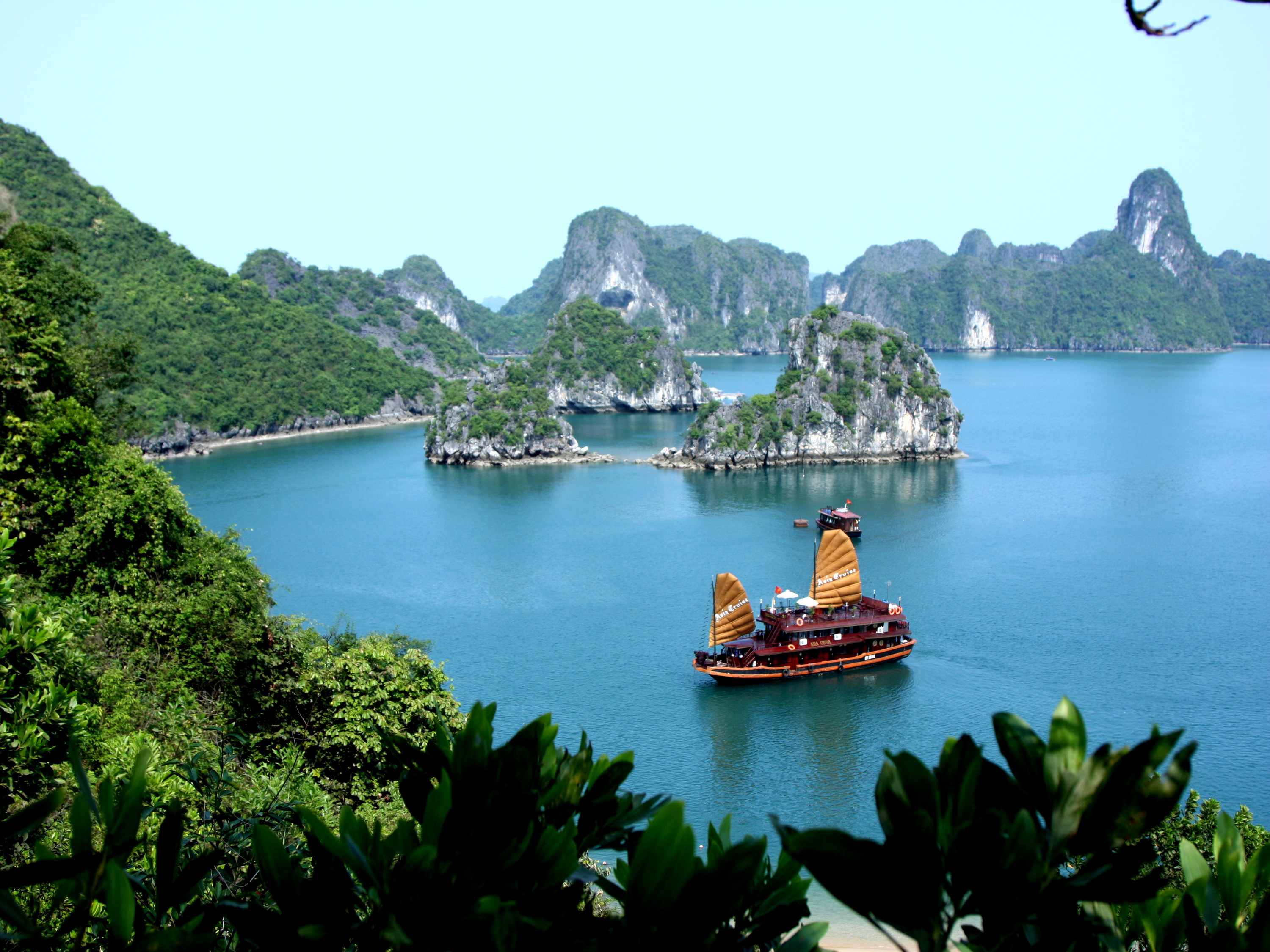 4-BAHIA DE HA LONG<br>(faltan acentos-caracteres no soportados)